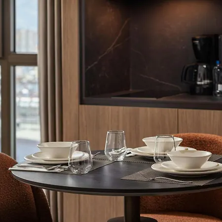 By Marriott Hotell